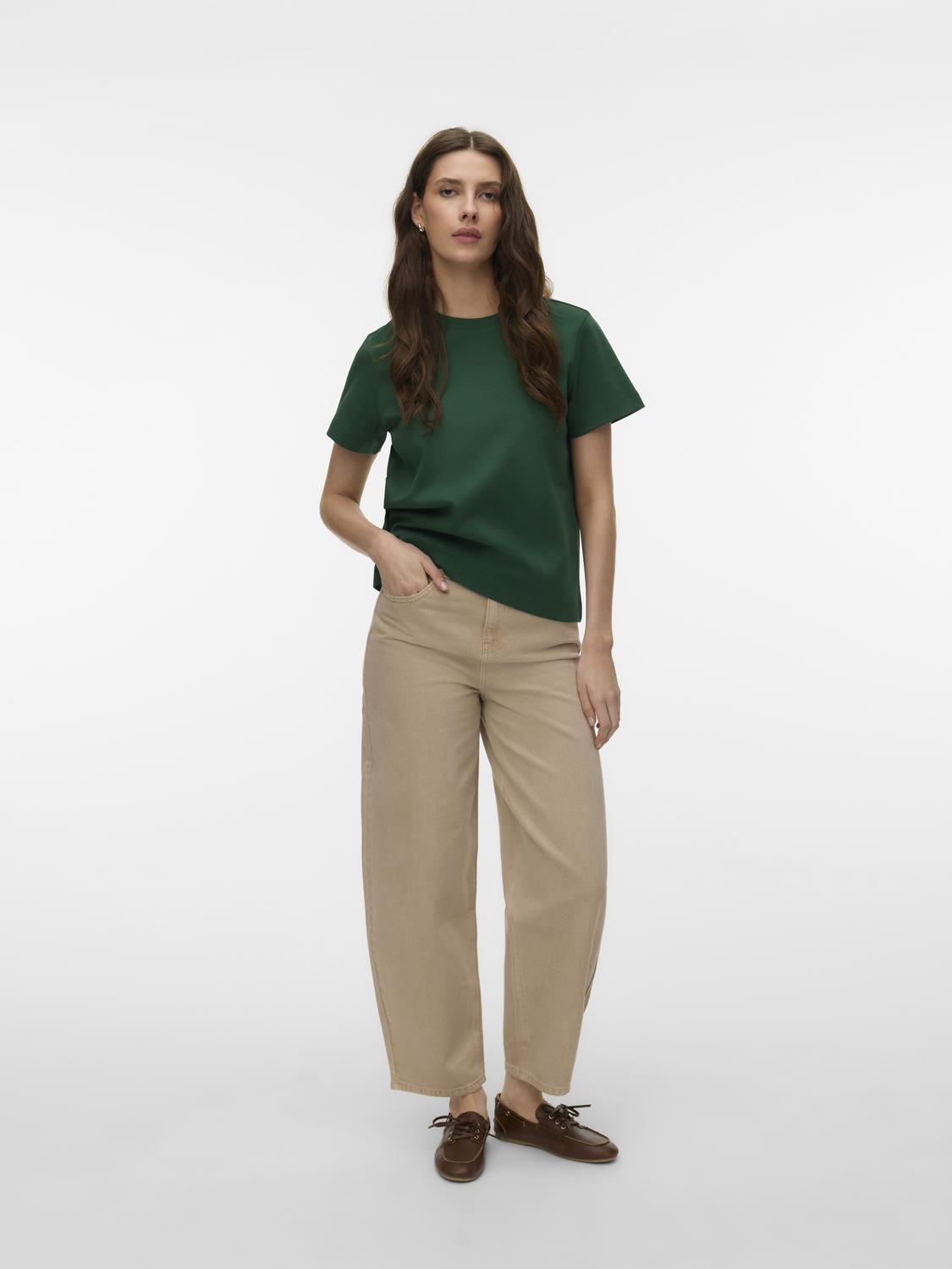 model_shot-front